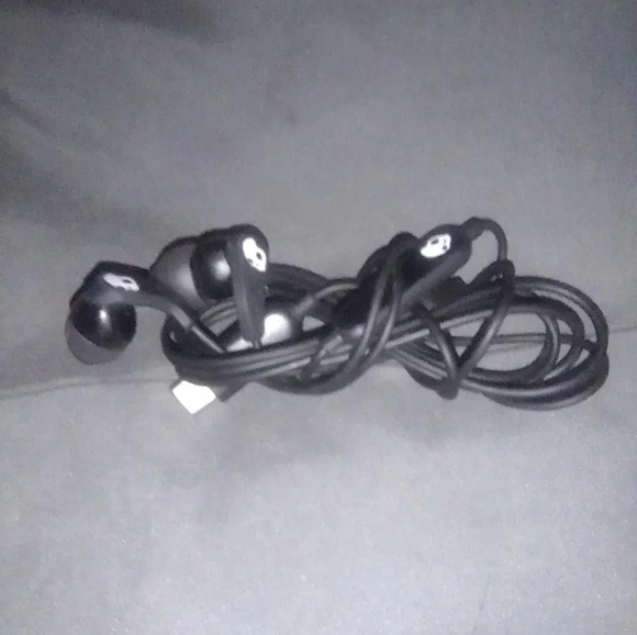 Skull candy wired earbuds w/C cord - Picture 1 of 7